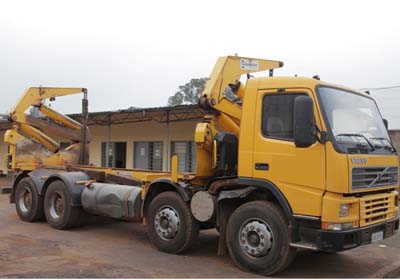 side loader for lifting and transportation of containers